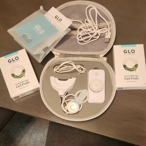 GLO Science Teeth Whitening Device With Whitening Gel Pods